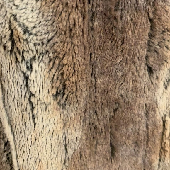 Women’s Faux Fur Vest - Picture 2 of 7